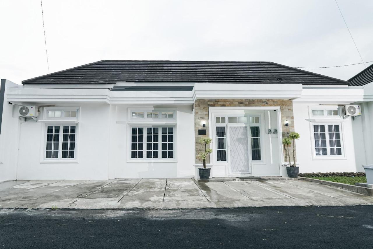 Pilla Villa Purwokerto Exteriér fotografie